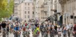 Semaine de la mobilité : piétonniser une journée ne fait pas une politique de transport Rue piétonnisée lors d'une journée sans voiture, centre-ville européen