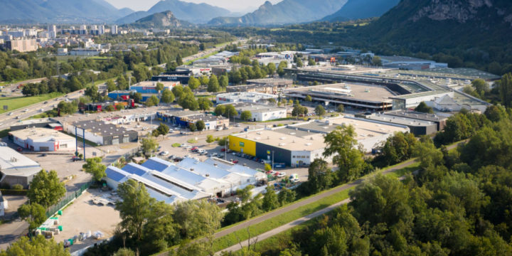 <h2>Zones commerciales : l’heure de la grande transformation</h2>La loi Climat et Résilience impose de recycler le foncier existant, avec un défi : transformer ... Zones commerciales : l’heure de la grande transformation