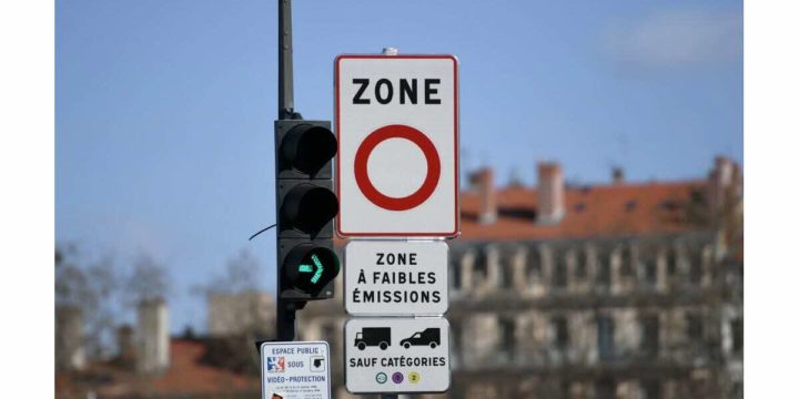 <h2>ZFE : décarboner la ville sans reléguer les plus modestes</h2> La question n'est plus de savoir si les ZFE sont utiles sur le plan climatique, mais qui en paie ... ZFE : décarboner la ville sans reléguer les plus modestes