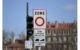 ZFE : décarboner la ville sans reléguer les plus modestes Panneau de signalisation zone à faibles émissions en entrée de ville