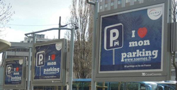 les panneaux d'affichage de saemes s'ecrit: j'adore mon parking